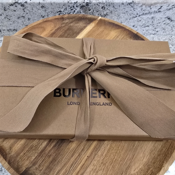 ‼️SOLD‼️NWT Burberry Malt Brown Leather ContinentBurberry Brown Leather Clutch - Picture 5 of 6